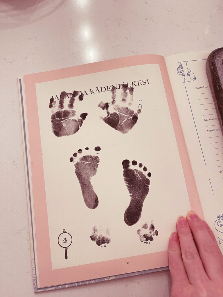 vauvakirja-jalanjalki